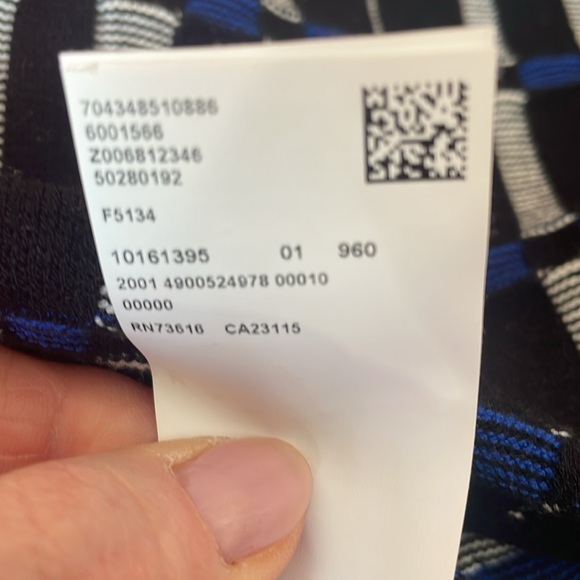 Hugo Boss Viscose sweater Large (made in Italy so fits more an American Medium) - Picture 4 of 5